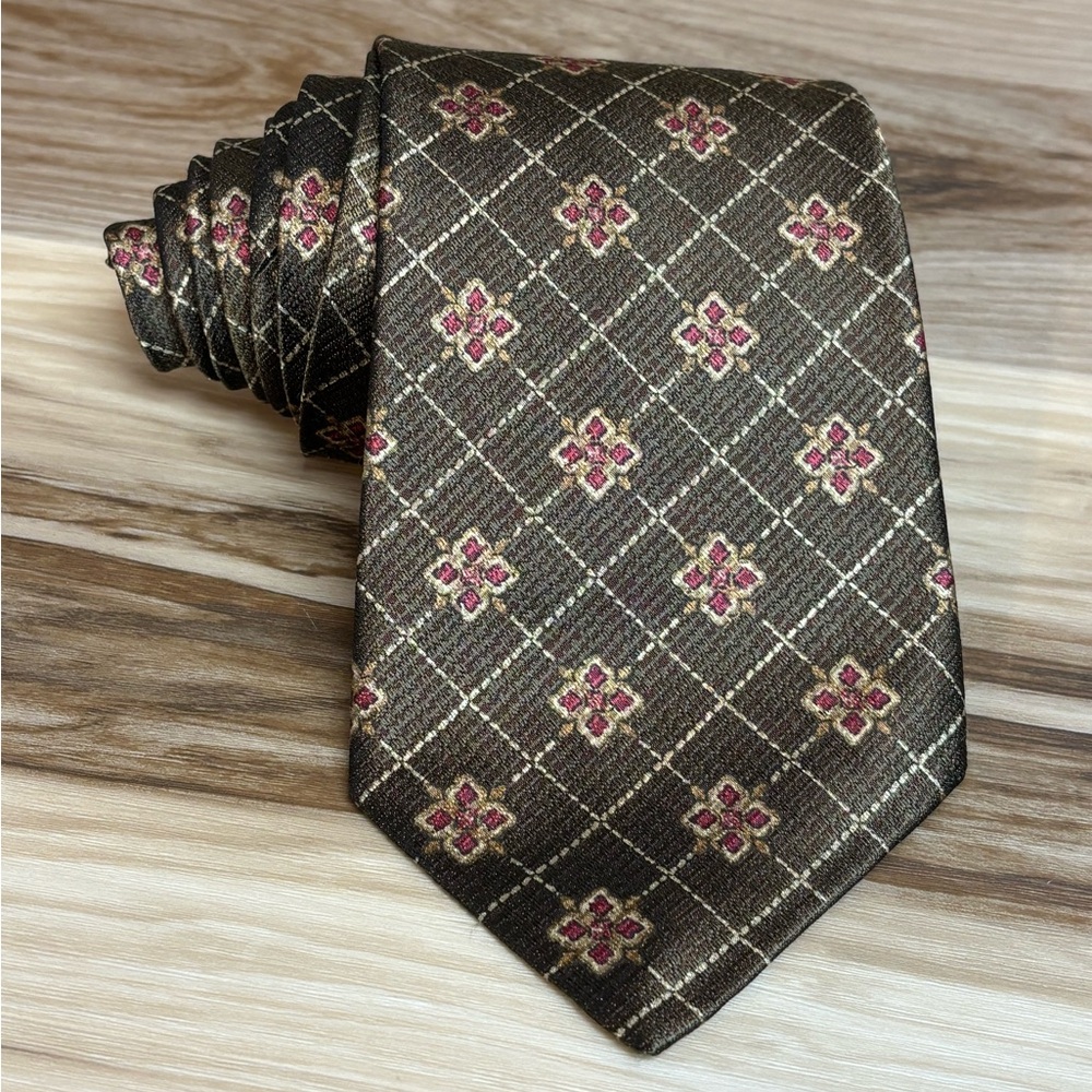 Robert Talbot printed floral green silk tie. Size 58” by 4”